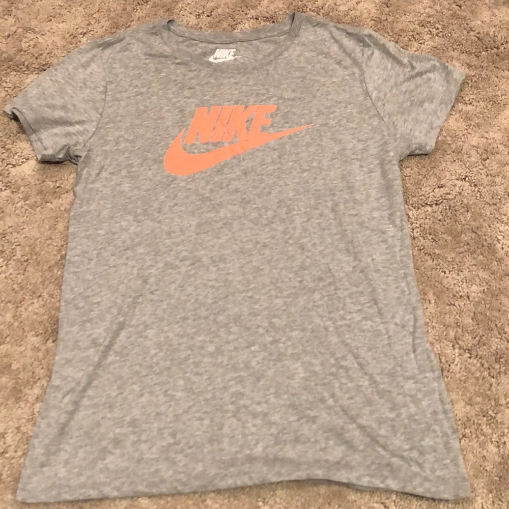 Womens Nike tee